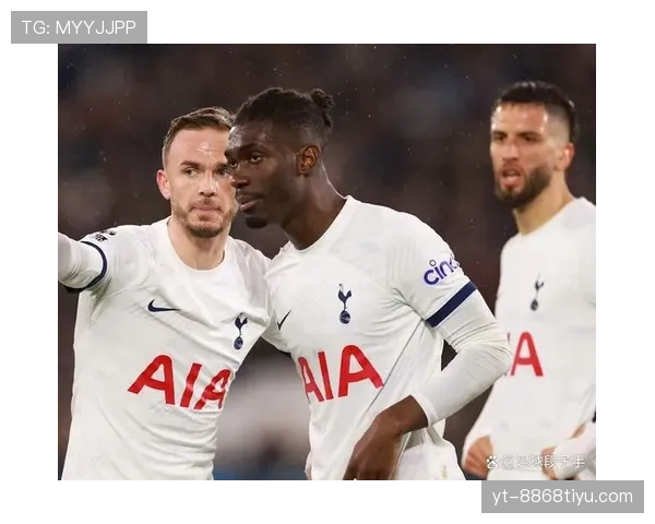 热刺边路猛攻表现活跃，中路瘫痪问题显现，对赛季争冠形势构成挑战