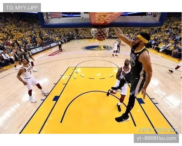 纳什无球跑动改变防守布局，主导太阳进攻节奏