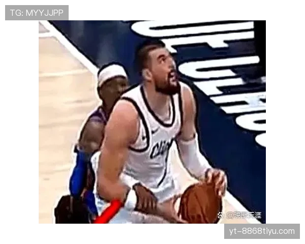 拉拽球衣判罚标准全解析：何时该判犯规为何犯规难认定