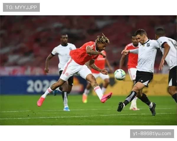 巴郎·戴维斯持球突破创造机会能力提升，拉开球队进攻空间