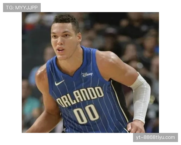 戈登无球跑动拉开空间，三分效率改变替补进攻结构