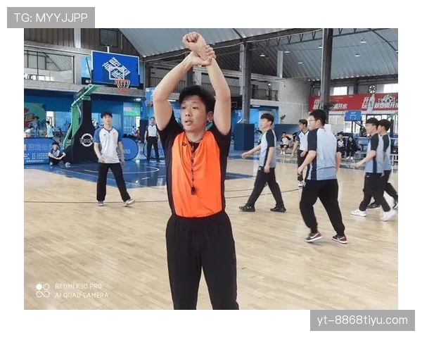 篮球裁判是怎样判定无球犯规的？这个判罚究竟依据哪些规则标准？